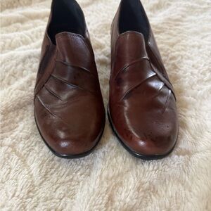 Clark’s Women’s Brown Leather Slip-On Shoes. Worn only a handful of times